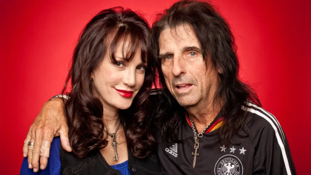 Alice Cooper Wife, Age, Height, Weight, Career, Net Worth And More